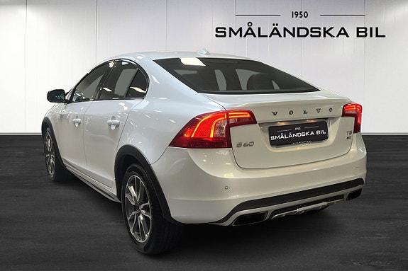 Volvo S60 Cross Country 3 of 5