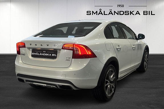 Volvo S60 Cross Country 4 of 5