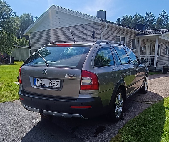 Skoda Octavia Scout 4 of 5