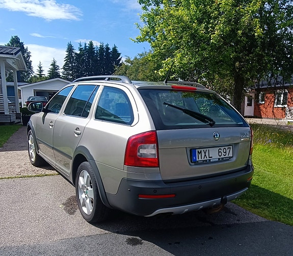 Skoda Octavia Scout 3 of 5