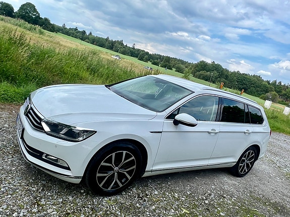 Volkswagen Passat 2 of 5