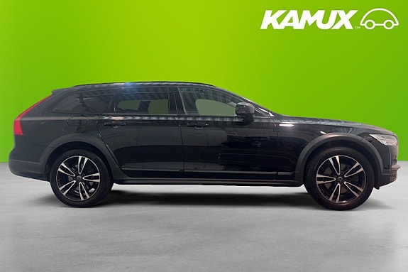 Volvo V90 Cross Country 2 of 5