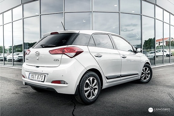 Hyundai i20 2 of 5