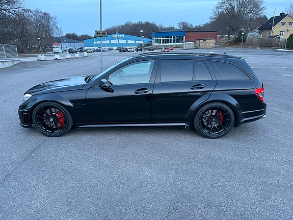 Mercedes-Benz C63 2 of 5