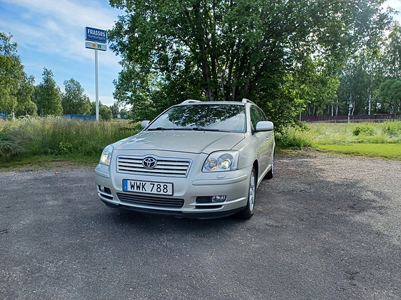 Toyota Avensis 3 of 5