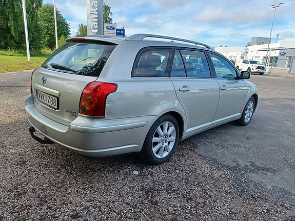 Toyota Avensis 5 of 5
