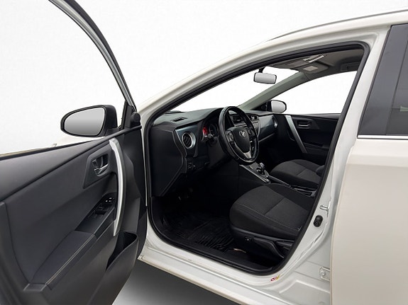 Toyota Auris 8 of 29