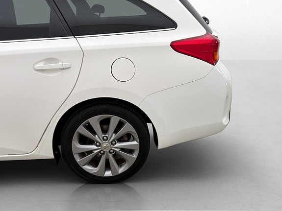 Toyota Auris 27 of 29