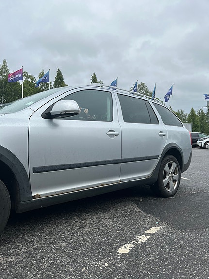 Skoda Octavia Scout 3 of 3