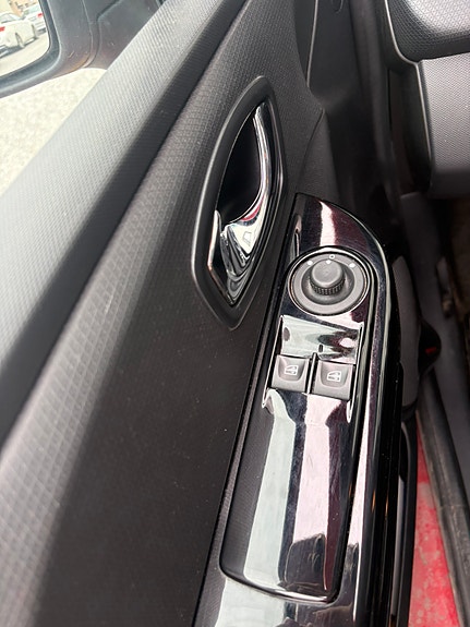 Renault Clio 9 of 16