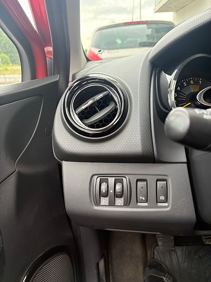 Renault Clio 10 of 16