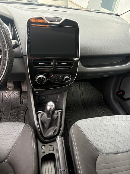 Renault Clio 8 of 16