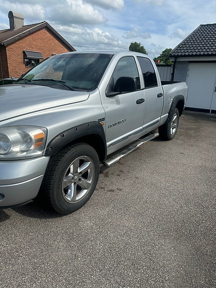 Dodge RAM 1500 3 of 5