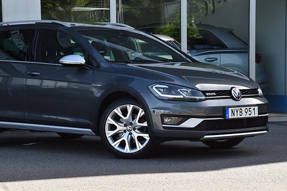 Volkswagen Golf Alltrack 3 of 5