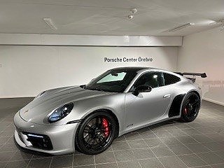 Porsche 911 Carrera GTS 4 of 5