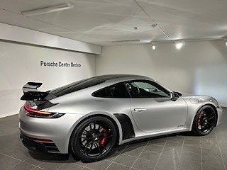 Porsche 911 Carrera GTS 2 of 5
