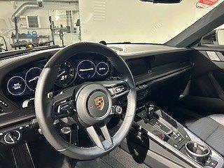 Porsche 911 Carrera GTS 7 of 8