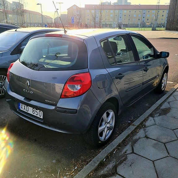 Renault Clio 2 of 5