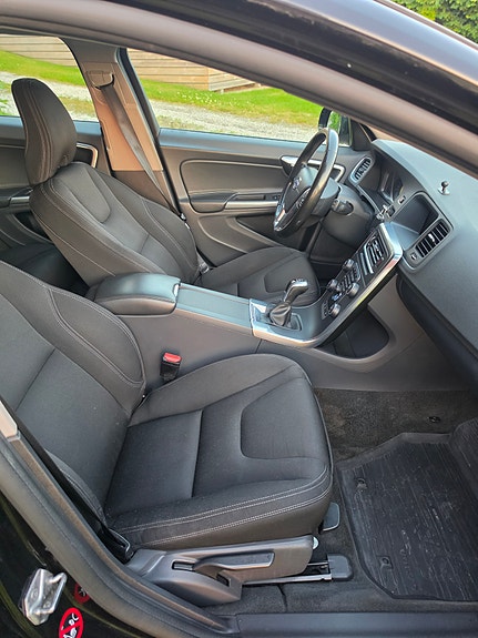 Volvo V60 Cross Country 4 of 5