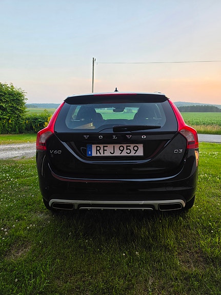 Volvo V60 Cross Country 3 of 5