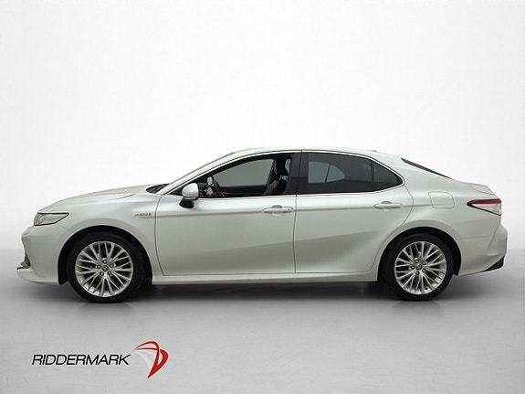 Toyota Camry 4 of 30