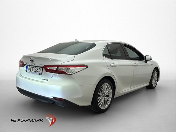 Toyota Camry 8 of 30