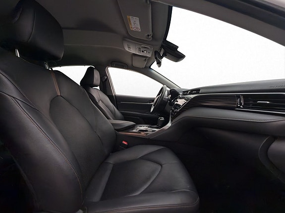 Toyota Camry 10 of 30