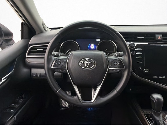 Toyota Camry 15 of 30