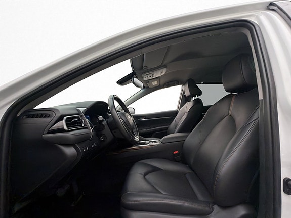 Toyota Camry 17 of 30