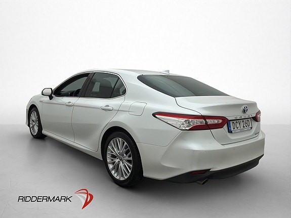 Toyota Camry 5 of 30