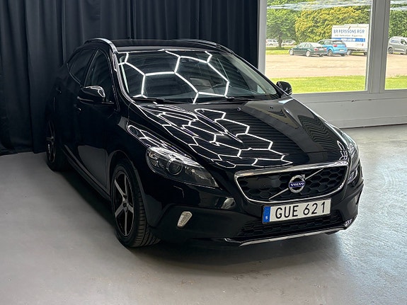 Volvo V40 Cross Country 2 of 5