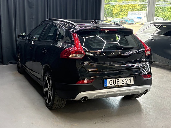 Volvo V40 Cross Country 3 of 5