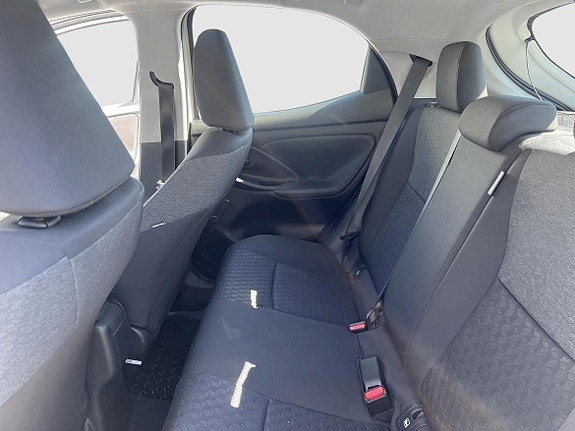 Toyota Yaris 12 of 14