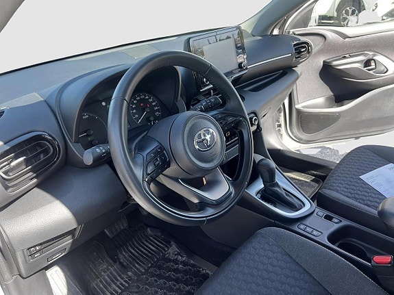 Toyota Yaris 9 of 14