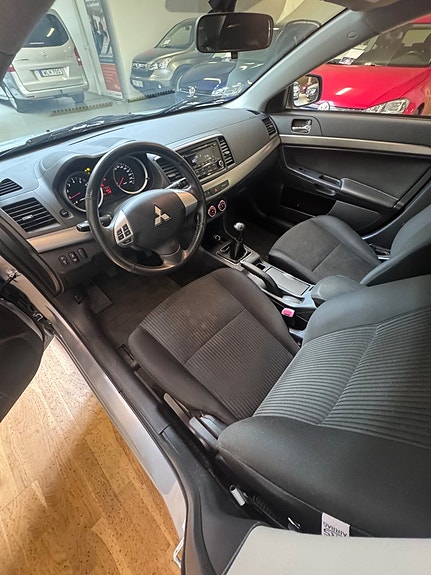 Mitsubishi Lancer 6 of 18