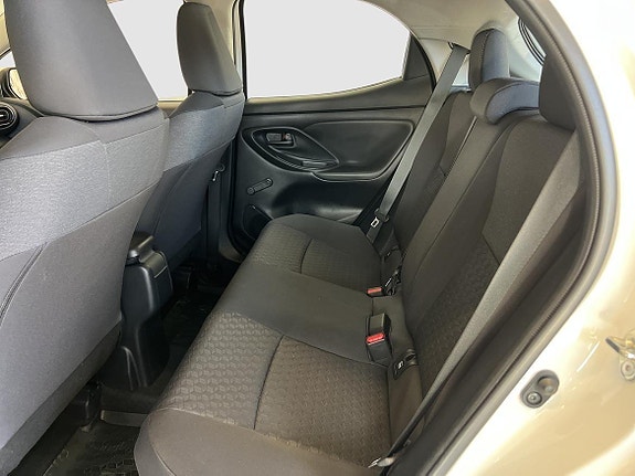 Toyota Yaris 11 of 13