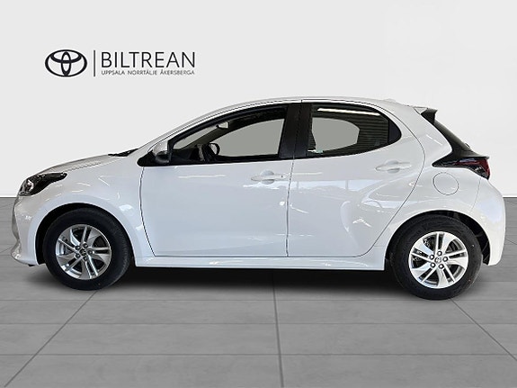 Toyota Yaris 3 of 5