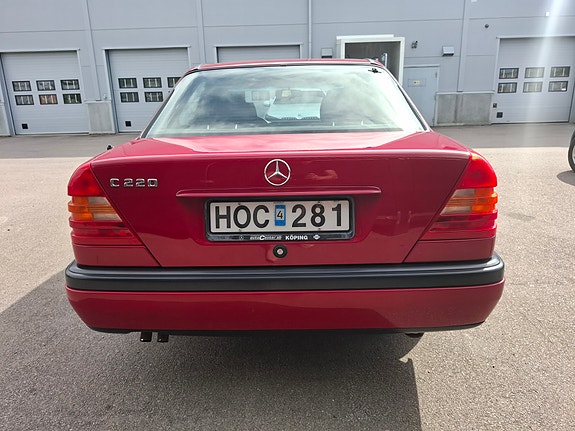 Mercedes-Benz C220 3 of 16