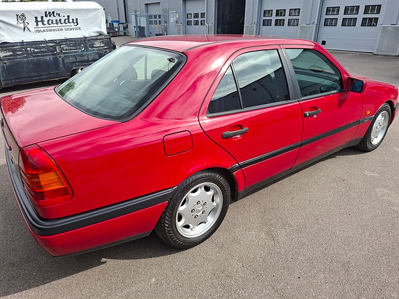 Mercedes-Benz C220 6 of 16