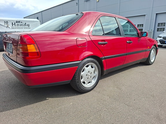 Mercedes-Benz C220 4 of 16