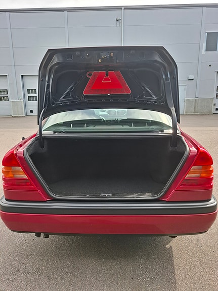Mercedes-Benz C220 5 of 16