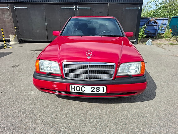 Mercedes-Benz C220 9 of 16