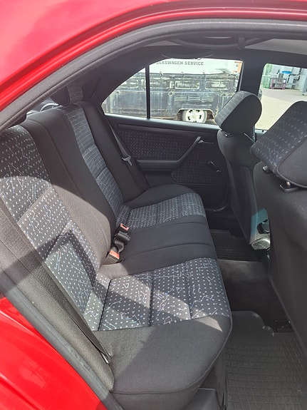 Mercedes-Benz C220 11 of 16