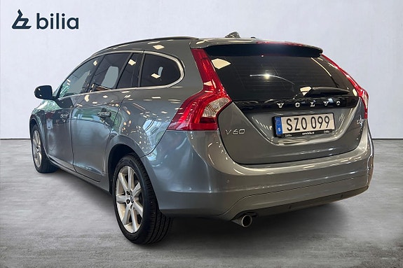 Volvo V60 2 of 5