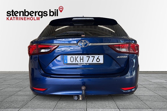 Toyota Avensis 4 of 5