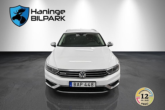 Volkswagen Passat Alltrack 3 of 5