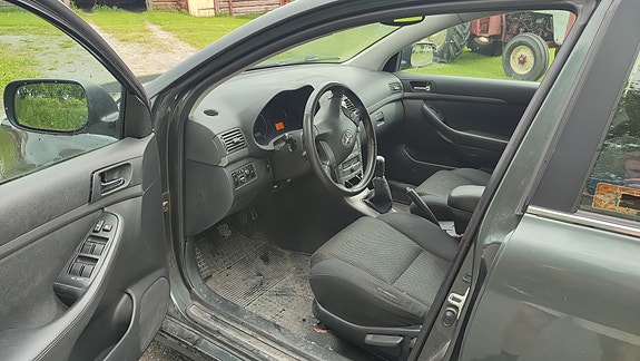 Toyota Avensis 4 of 5
