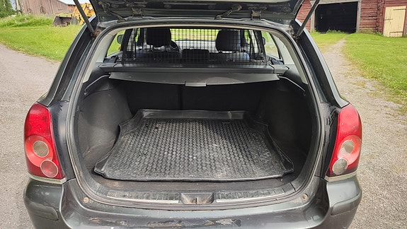 Toyota Avensis 7 of 9