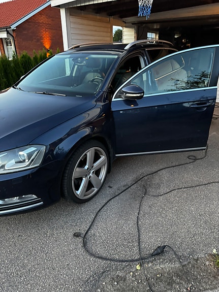 Volkswagen Passat 2 of 5