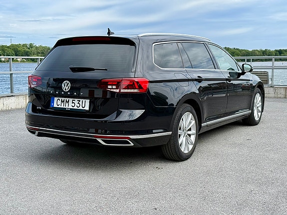 Volkswagen Passat 2 of 5